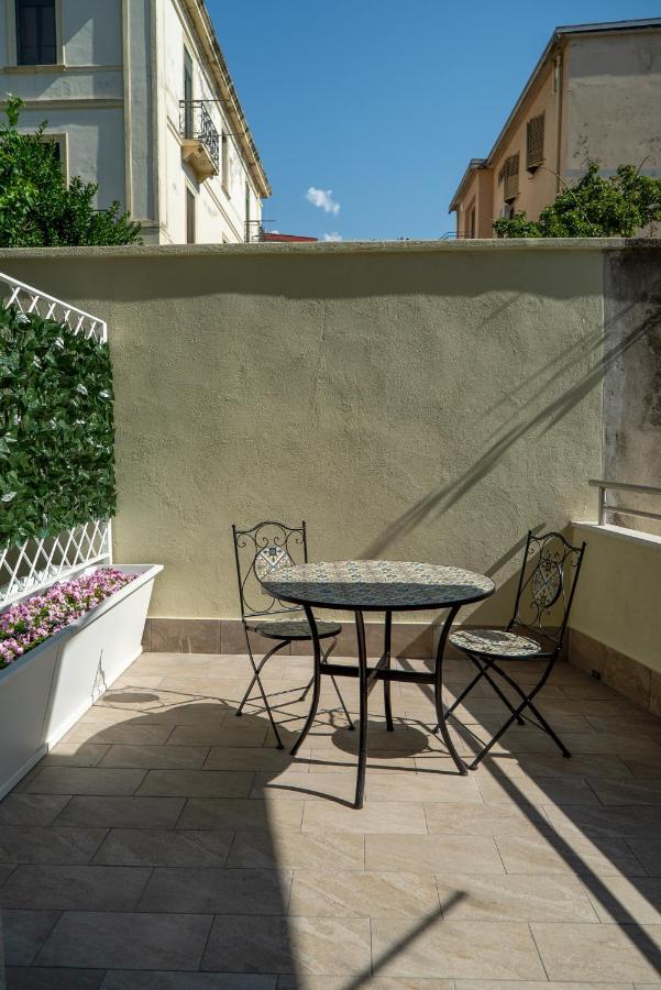 Salerno Center Suites Bagian luar foto